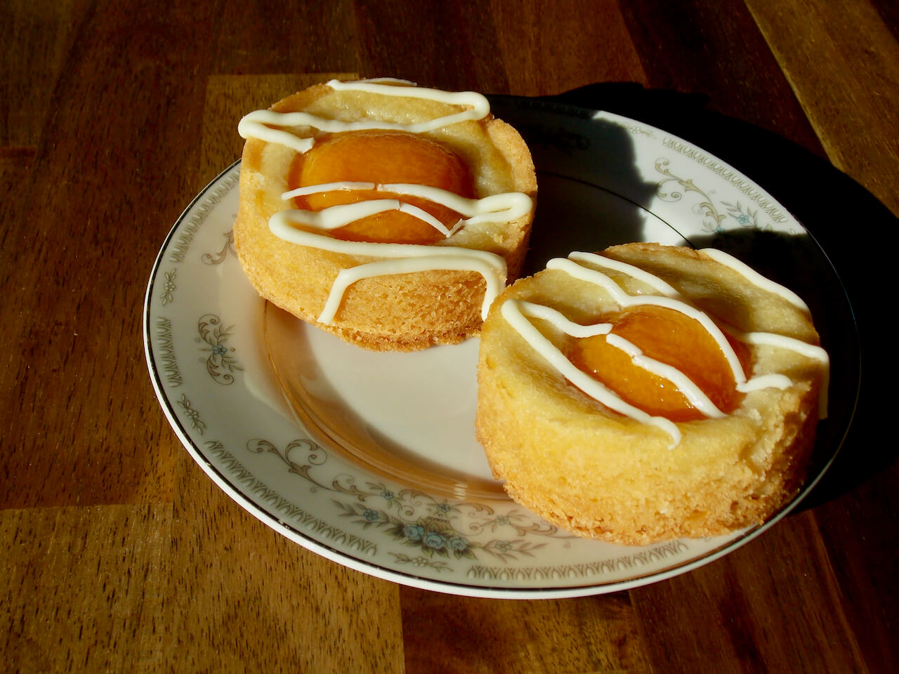 Abricola - Apricot round on serving dish - dutch pastry - big bite dutch treats