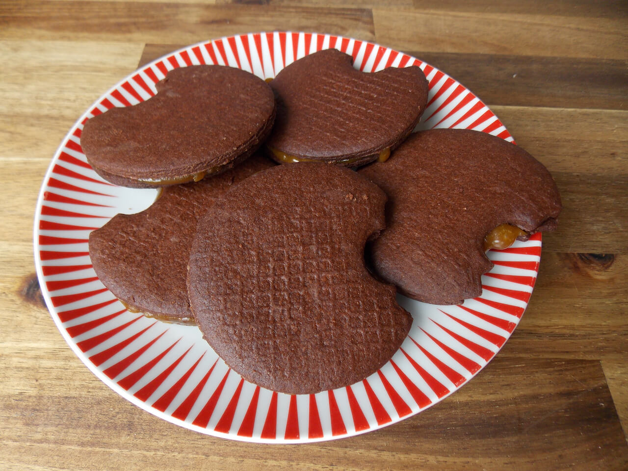 Chewy chocoalte caramel biscuits on plate - chocolade stroopkoeken - Big Bite Dutch Treats